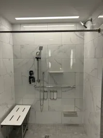 Cambria Hotel Niagara Falls - Bathroom