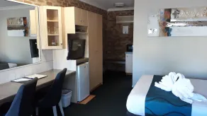 Country Gardens Motor Inn - Habitación