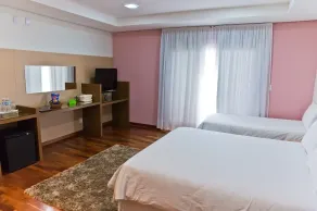Ramada by Wyndham Furnaspark - Room