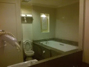 Harmoni One Convention Hotel and Service Apartments - Bathroom