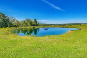 100-acre Milan Cabin w/ Fire Pit & Shared Pond! - Innenbereich
