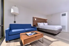 Holiday Inn Express & Suites Springfield by IHG - Room