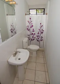 La Bicicleta Hostal - Bathroom