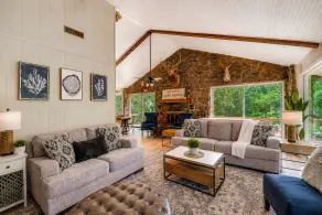 Pub, Hot Tub, Game Room, Monkey Island Waterfront - Interior