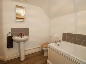 Clandyke Cottage - Bathroom