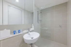 Meriton Suites Zetland - Bathroom