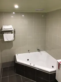 Best Western Melbourne Airport - Bathroom
