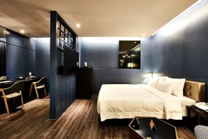 Hotel Wanted - Room