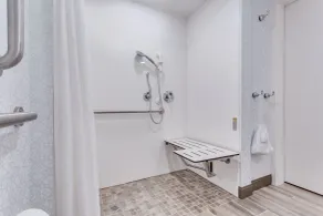 Hampton Inn Harrisburg-East (Hershey Area) - Bathroom
