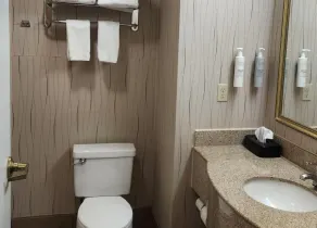 Baymont by Wyndham Midland TX - Bathroom