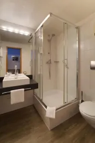 Hotel Reinhardts - Bathroom