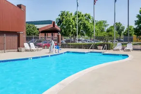 Baymont by Wyndham Elkhart - Piscine