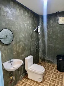 OYO 75530 By the dam cafe and farmstay - Bathroom