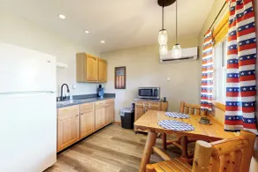 Blue Line Resort - All 3 Cabins! - Innenbereich