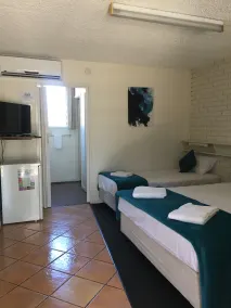 Paradise Motel - Room