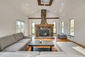 90-acre Gem w/ Custom Pool & 2 Ponds in Jefferson - Innenbereich