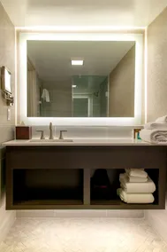 Crowne Plaza Executive Center Baton Rouge by IHG - Room