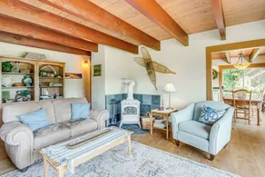 Langley Forest Cabin w/ Grill < 2 Mi to Downtown! - Innenbereich