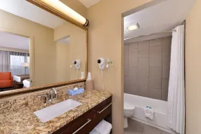 The Capitol Hotel Downtown, an Ascend Collection Hotel - Bathroom