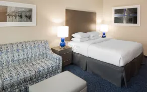 Hotel Renovo Des Moines Urbandale,Tapestry Collection Hilton - Room