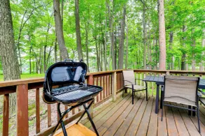 Rustic Michigan Lakeside Cabin w/ Private Dock! - Interiör