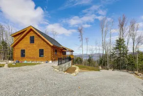 Newfound Lake Getaway: Cabin w/ Deck, Fire Pit - Interni