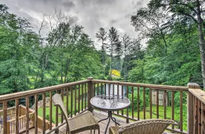 Serene Todd Getaway w/ Private Pond & Creek Views! - Intérieur