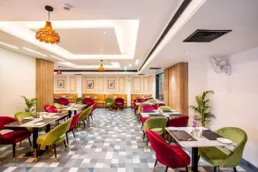 Hotel Raaj Palace - Restaurang