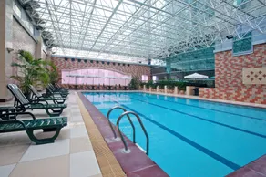 Holiday Inn Shanghai Pudong by IHG - Piscina