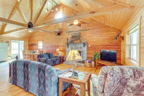 Fire Pit, Screened Deck: Riverfront Ozarks Cabin! - Innvendig
