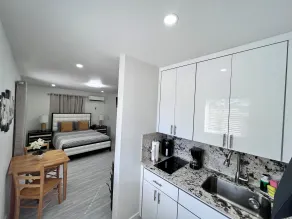 Stylish 2 Bedrooms Apartment by Miami Airport - Værelse