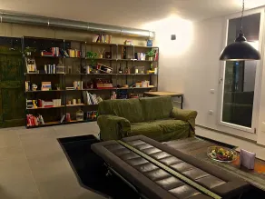 Pove 2.4 Hotel - Sitzecke in der Lobby