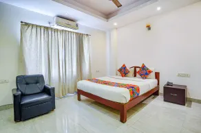 Via Shreyas Inn - Room