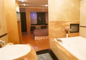 Ritz Motel - Bathroom