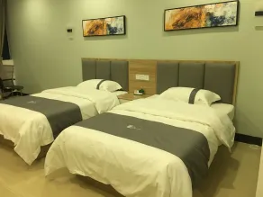 First Apartment - Quarto