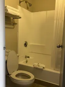 Super 8 by Wyndham Charleston WV - Salle de bain
