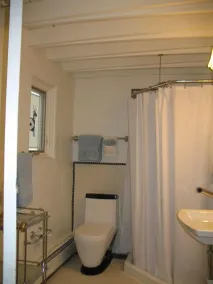 Bear Mountain Lodge - Bathroom