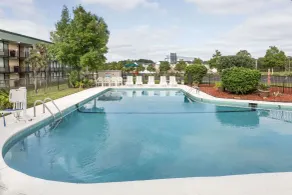 Super 8 by Wyndham Valdosta Mall - Piscine