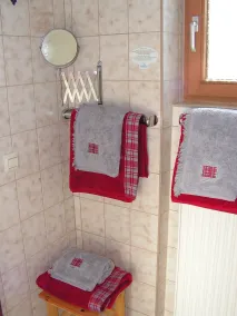 Hotel Garni Haus Alpine - Chiemgau Karte inkl - Bathroom