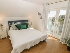3 Lon Y Dryw - Room