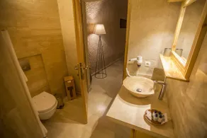 Kistar Cave Hotel - Baño