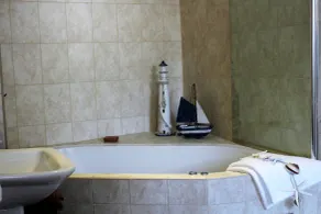 'The View' on Bikini Beach, Seafront, 2 bedroom, Sleeps 4 - Bathroom
