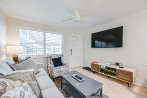 Naples Condo w/ Pool - Walk to Dining & Beach - Interiør