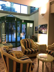 Crystal Hotel Varese - Inngangsparti