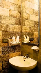 Tranquility Hotel - Bathroom