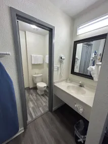 Clarion Pointe - Greensboro Coliseum Area - Badeværelse