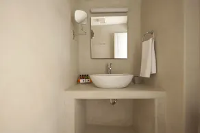 Ikia Kriton - Bathroom