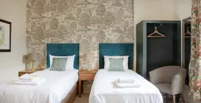 The Kings Arms Hotel - Room