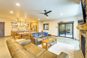 Luxury Ski Home w/ Hot Tub on Schweitzer Mountain - Innvendig