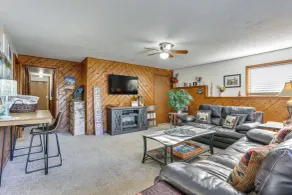 Pet-friendly Pine Home: Near Hiking & Fishing! - Innvendig